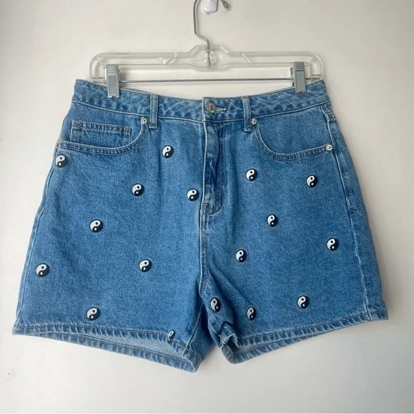 Forever 21 Embroidered Yin Yang Denim Shorts M - Picture 7 of 10